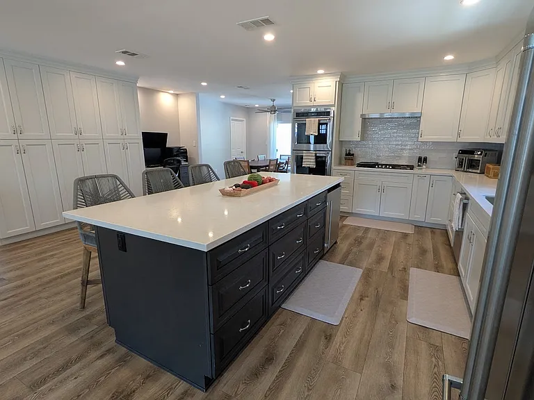 3041 Greenfield Ave — Photo 6