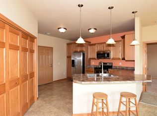 933 Autumn Ridge Ln, Hartford, WI 53027