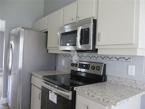 3rd image of 827 Alvin Ave