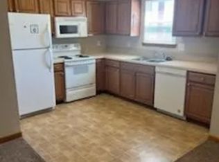 425 Thornton St APT E, Leavenworth, KS 66048