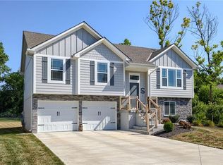 11404 E 207th St, Peculiar, MO 64078