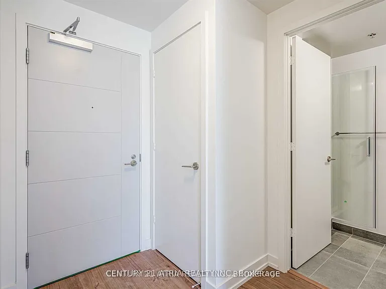 203 College St #512 — Photo 3
