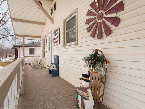 4th image of 210 Fairview Dr