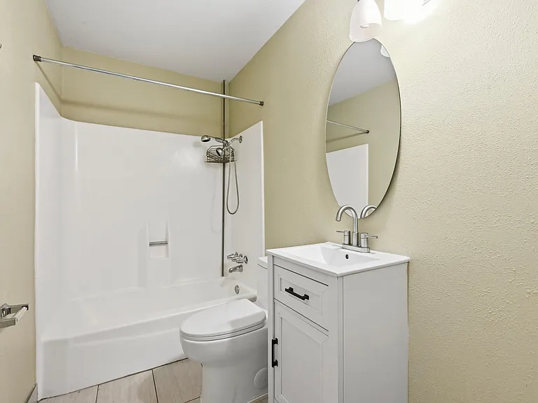 2124 Burton Dr #204 — Photo 19