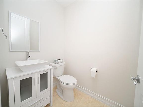 3rd image of 150 NE 6th Ave E APT F