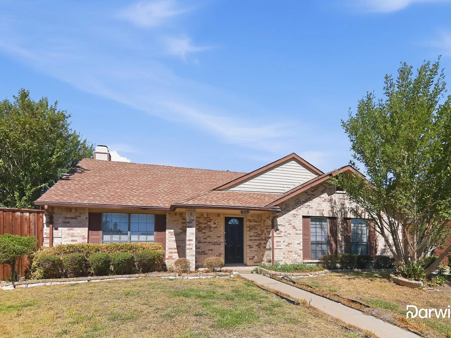 3 bed, 2.0 bath, 1916 sqft, $2,035 — Photo 2