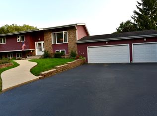 26W571 Macarthur Ave, Carol Stream, IL 60188