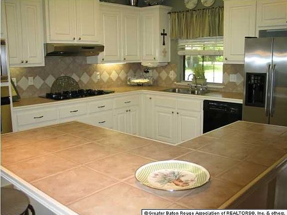 3rd image of 15081 Hunter Creek Ct