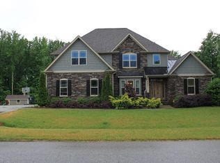 8931 Grove Park Dr, Oak Ridge, NC 27310