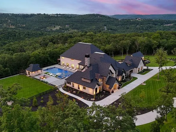 300 Ridgecrest Dr, Saddlebrooke, MO 65630