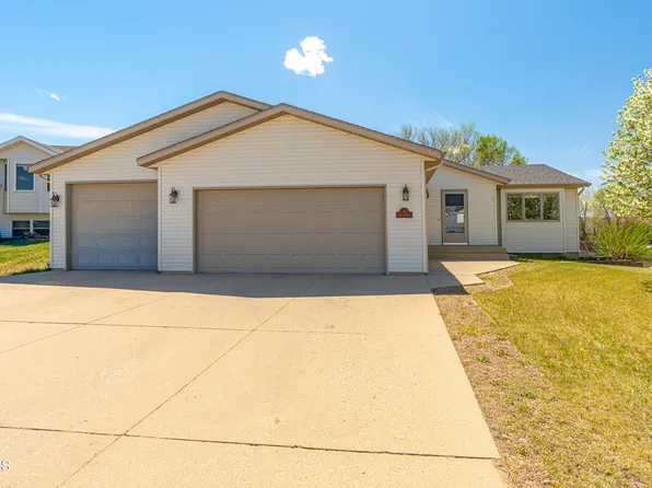 7 Humbert Dr, Bismarck, ND 58504