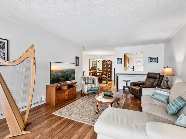 1458 Blackwood St #204, White Rock, BC V4B 3V4