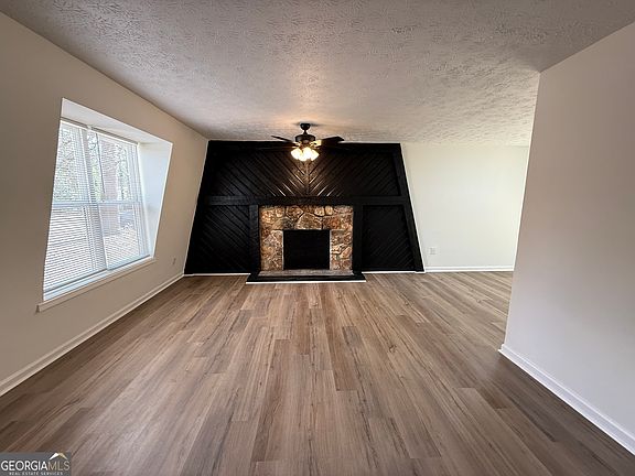 2nd image of 180 Reed St