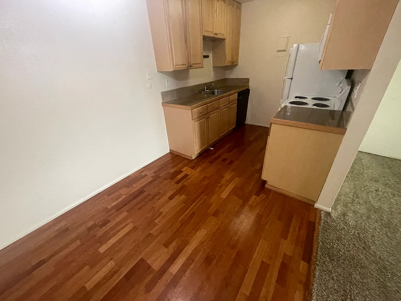 2 bed, 767 sqft, $1,750 — Photo 2