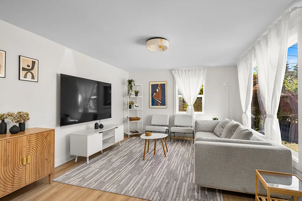 3 bed, 1000 sqft, $3,899 — Photo 3