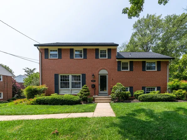 9902 Holmhurst Rd, Bethesda, MD 20817