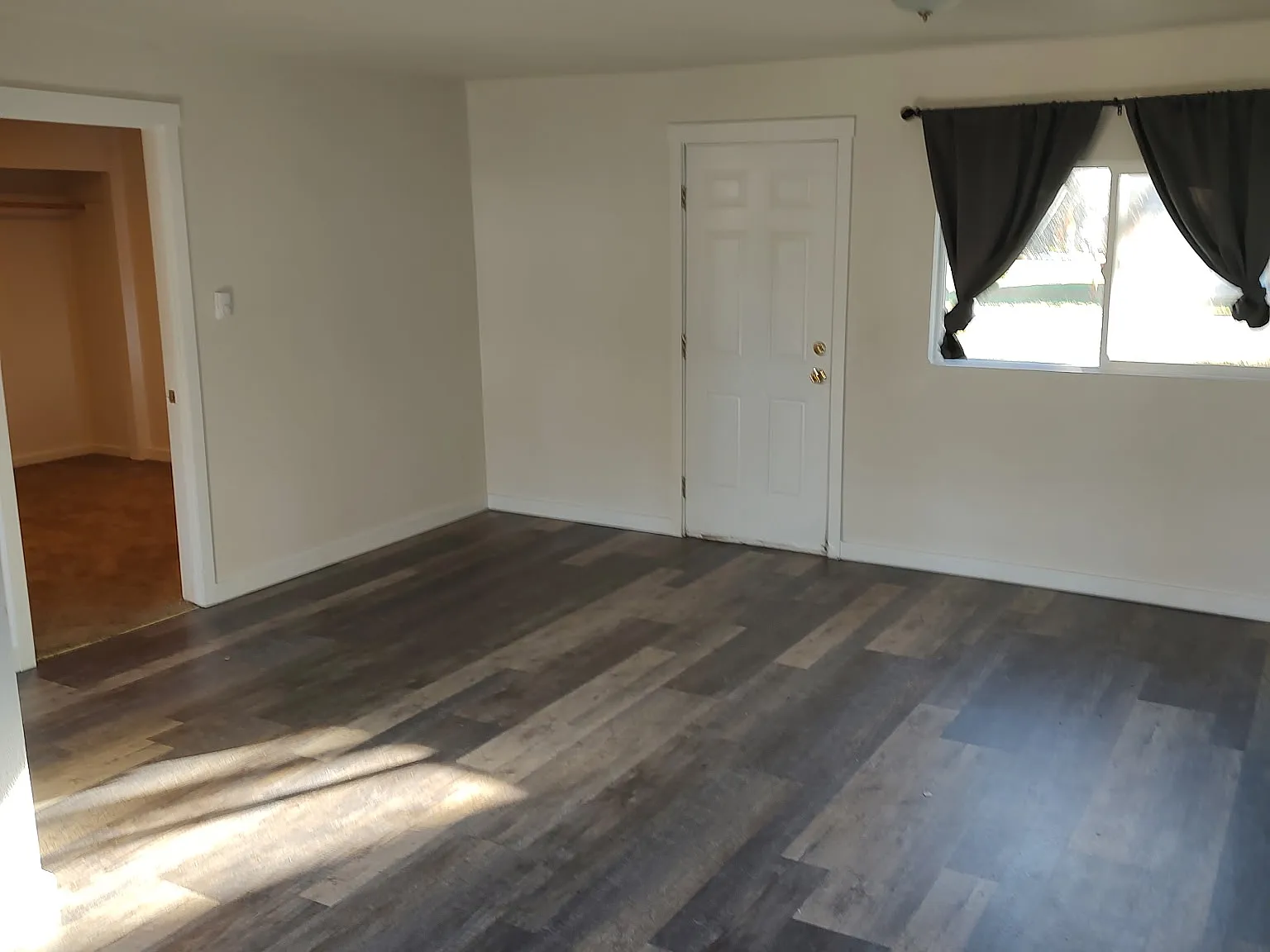 2 bed, 900 sqft, $2,200 — Photo 3