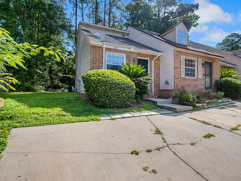 2199 Parrot Ln — Photo 2