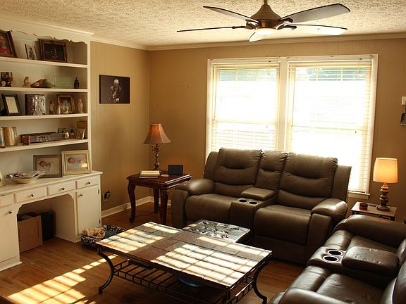 5th image of 205 Ivy Dr
