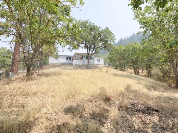 550 Triller Ln, Grants Pass, OR 97527