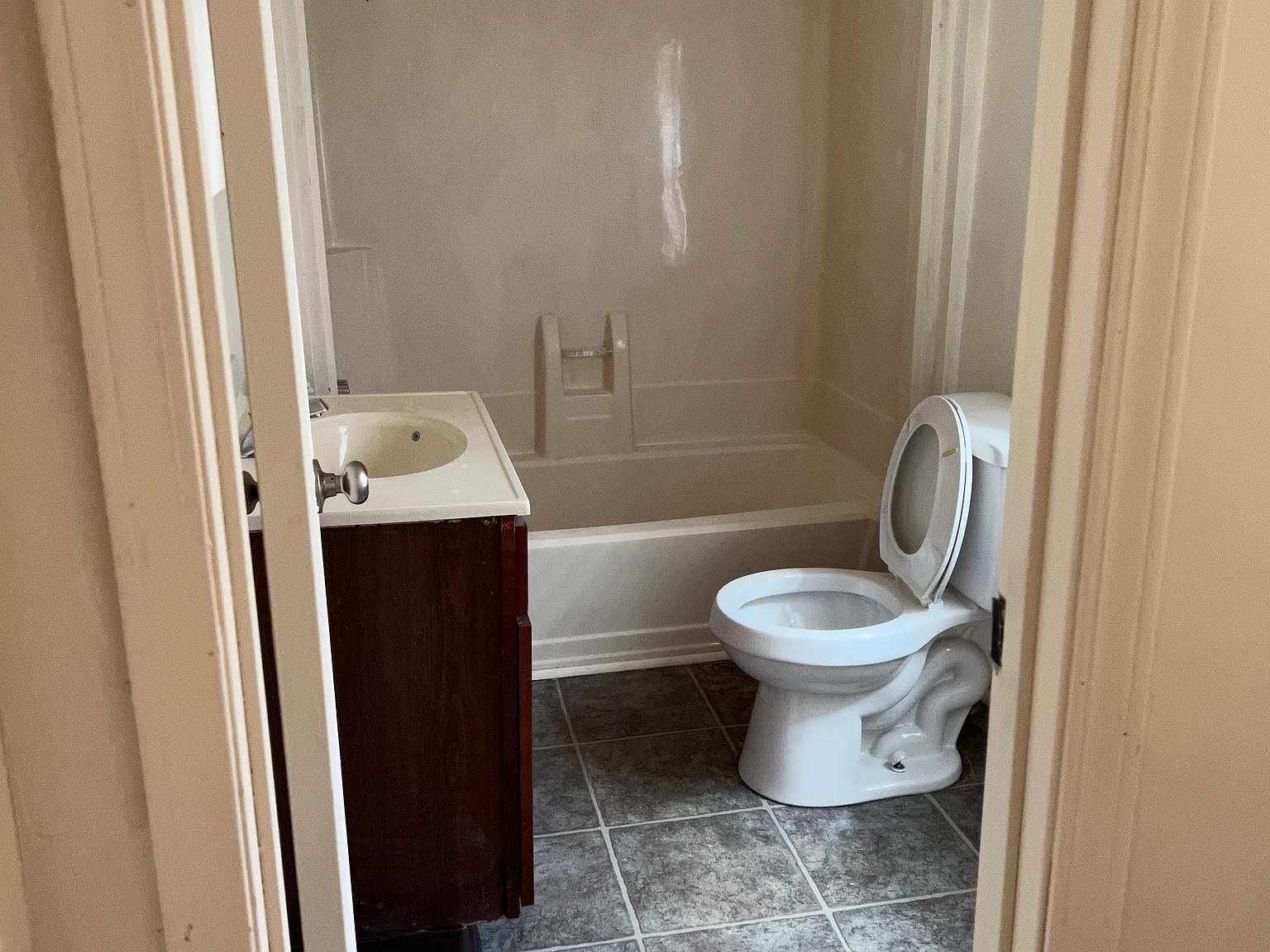 2 bed, 1100 sqft, $1,190 — Photo 4