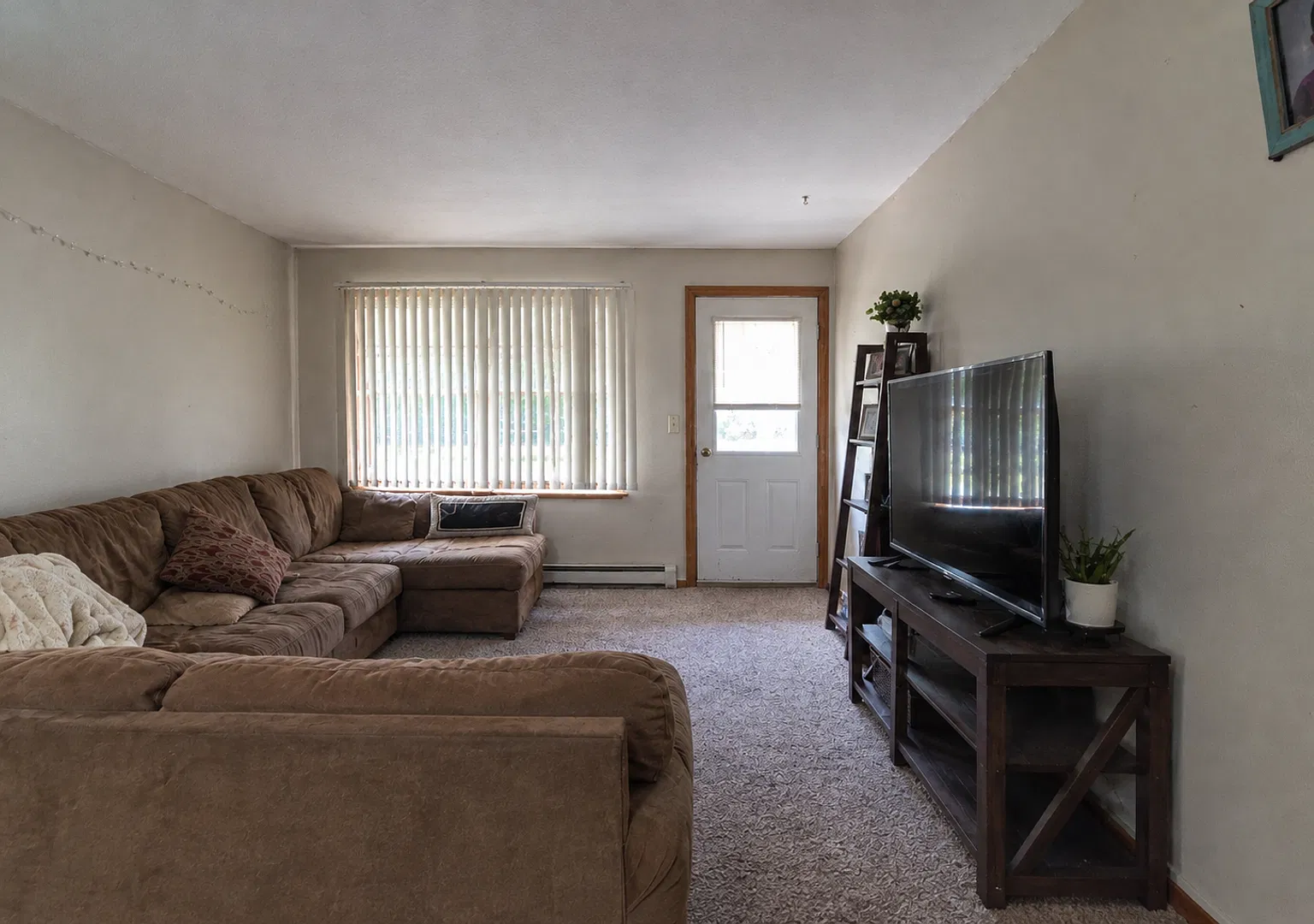 220 S Holly — Photo 2