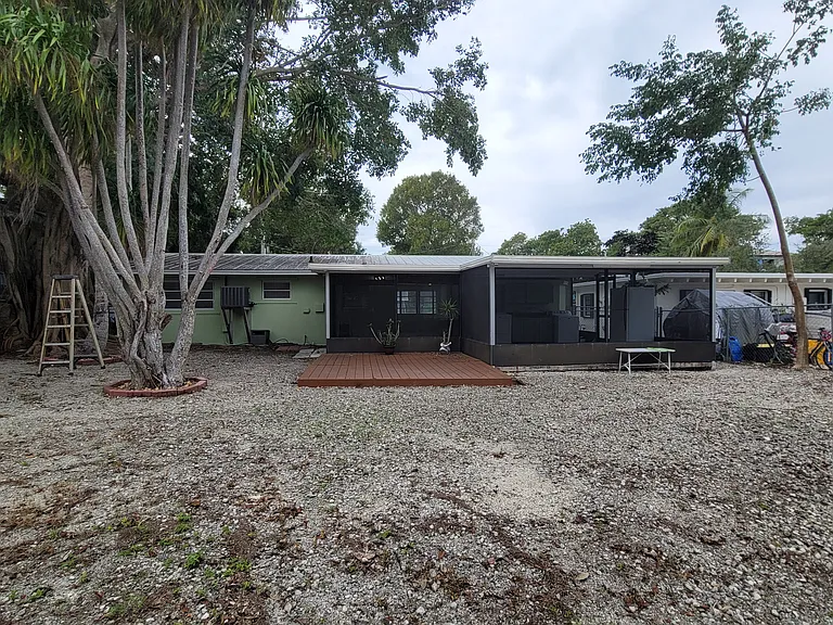 664 Colson Dr — Photo 4
