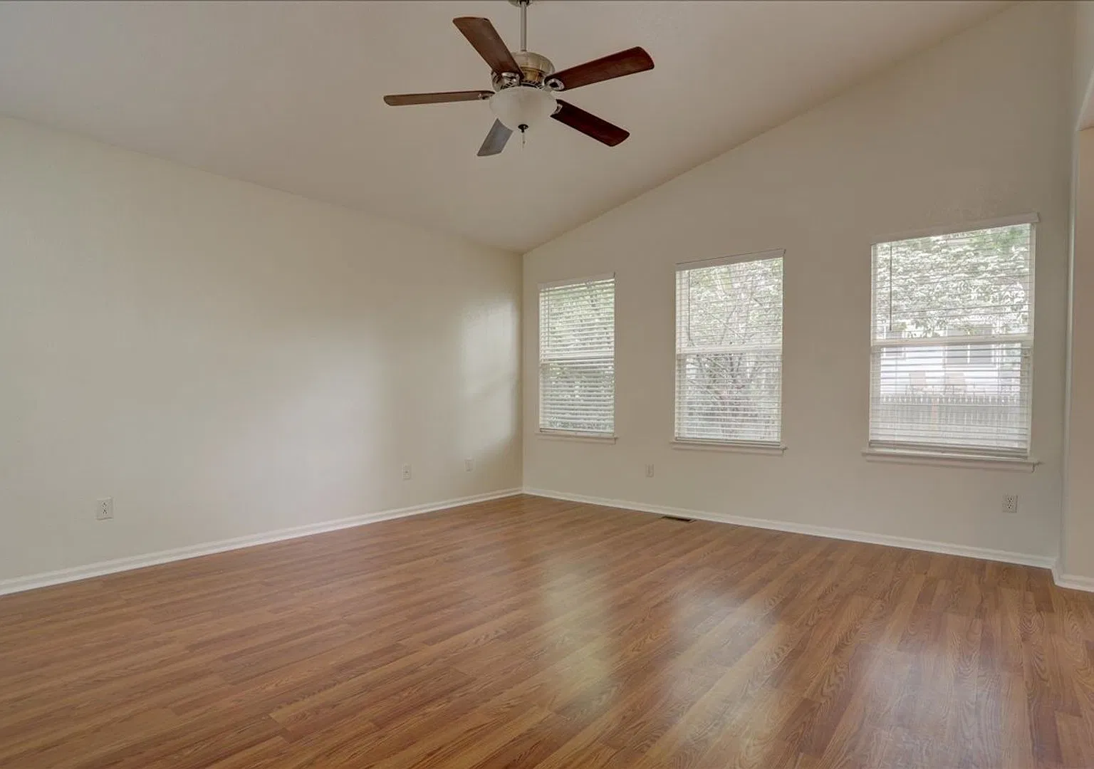 4 Bedroom in Southcreek — Photo 2