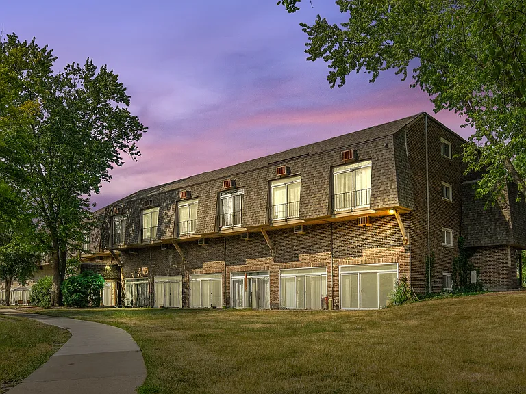 Fox Run Apartments — Photo 16