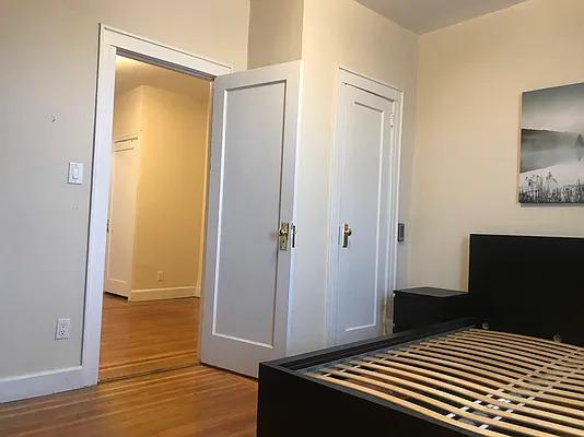 Rented by Metroline Realty | media 18