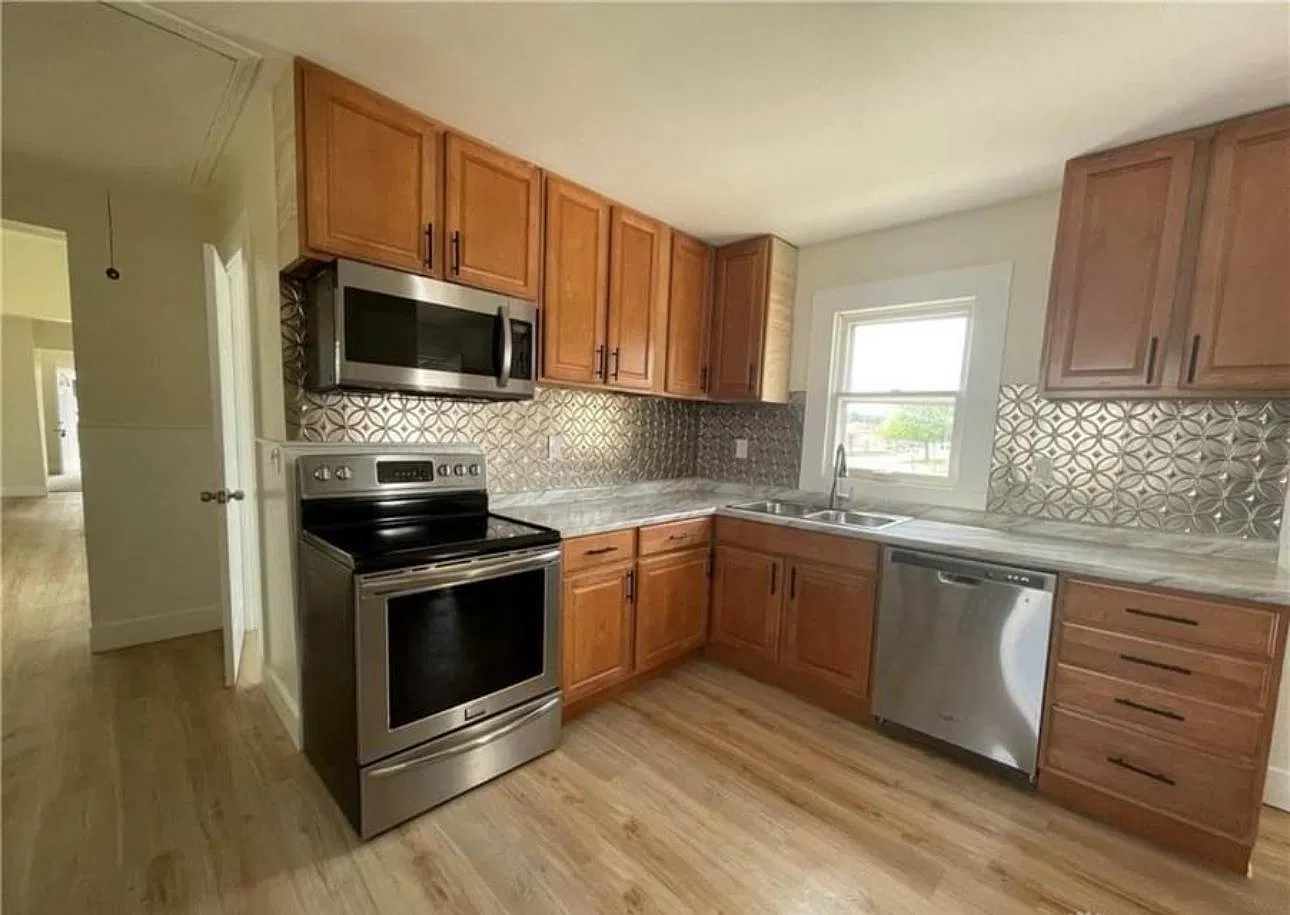 2 bed, 900 sqft, $1,100 — Photo 2