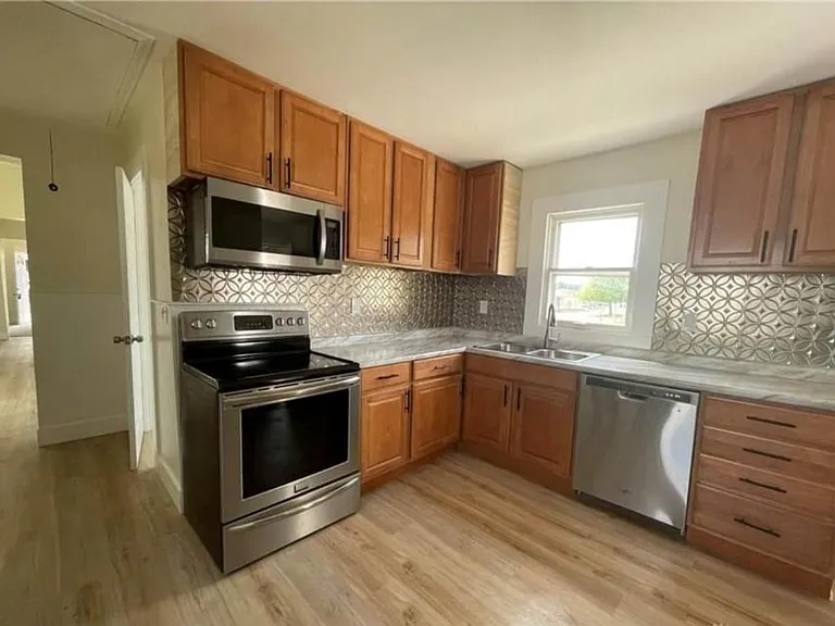 101 N Irwin St — Photo 2