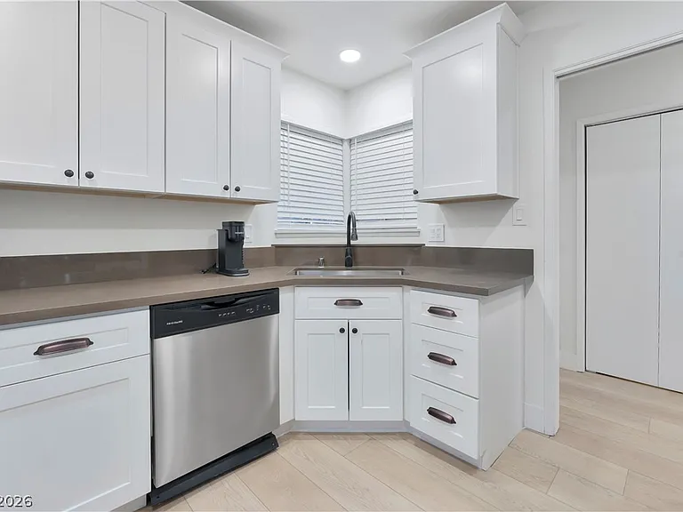 105 Marigold Ln — Photo 13