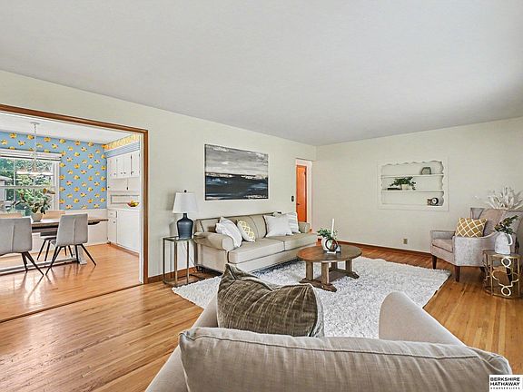 3rd image of 9758 Cady Ave