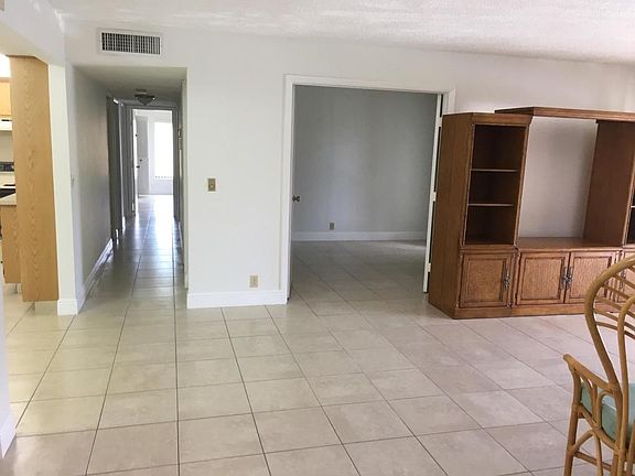 5th image of 815 Sky Pine Way APT D2