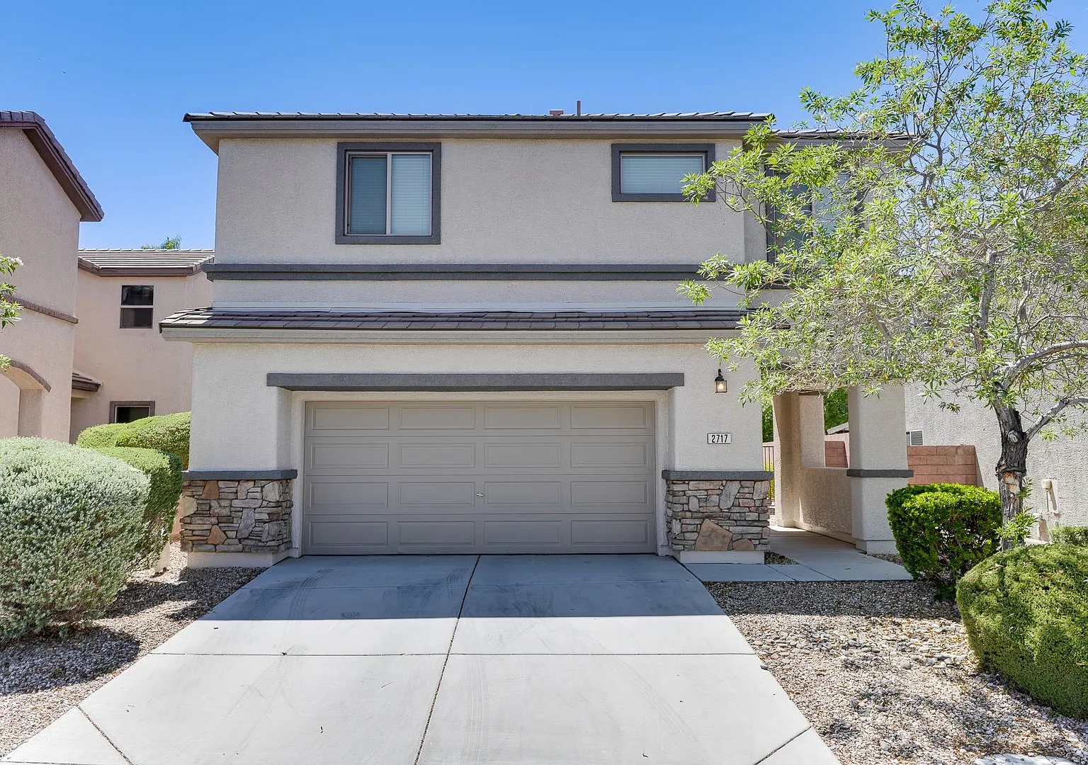 Spacious 3 Bedroom Home In 89044 — Photo 1