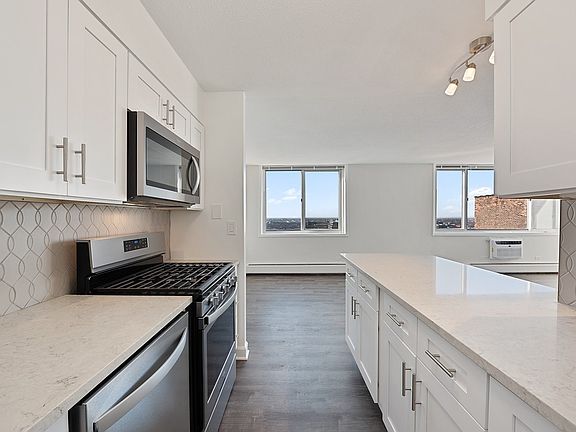 5th image of 2144 N Lincoln Park West Ave #22D