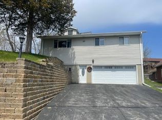 N28W29782 Oakwood Grove Rd, Pewaukee, WI 53072