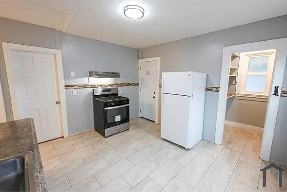 4 Standard St #2 — Photo 1