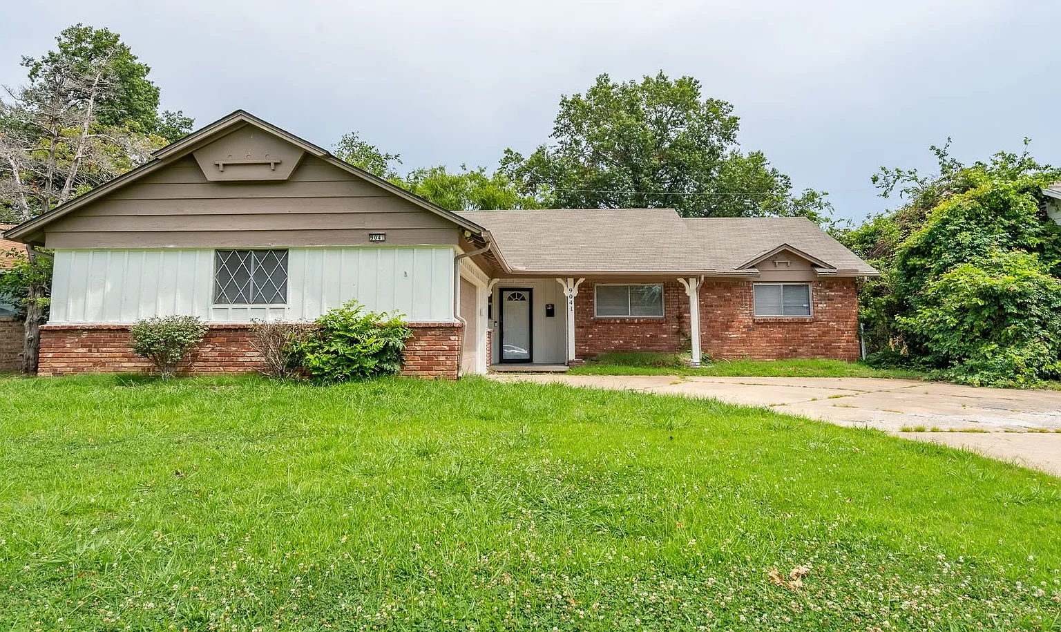 9041 E 33rd St, Tulsa, OK 74145 - 3 Bed/2 Bath | Small Pets Welcome — Photo 1