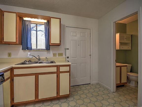 5th image of 204 Autumn Creek Ln #204