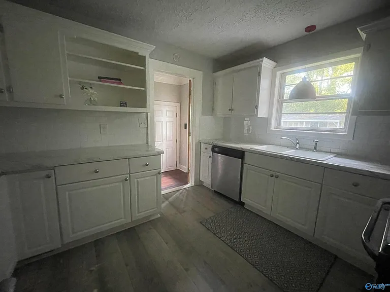 709 Marion Dr — Photo 11