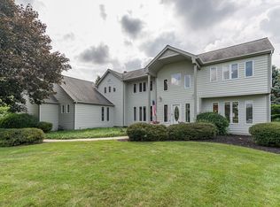 7N045 Tuttle Pl, St Charles, IL 60175