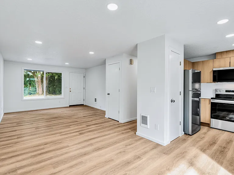 5210-5232 SE Rinearson Rd — Photo 6