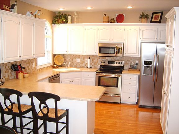4th image of 512 NE Garnet Ln