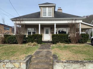 209 2nd St, Paintsville, KY 41240