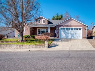 946 Ridgeview Dr, Eagle Pt, OR 97524