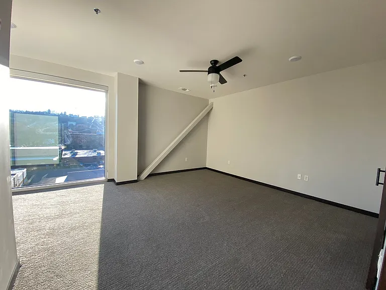 201 N Riverfront Dr — Photo 10