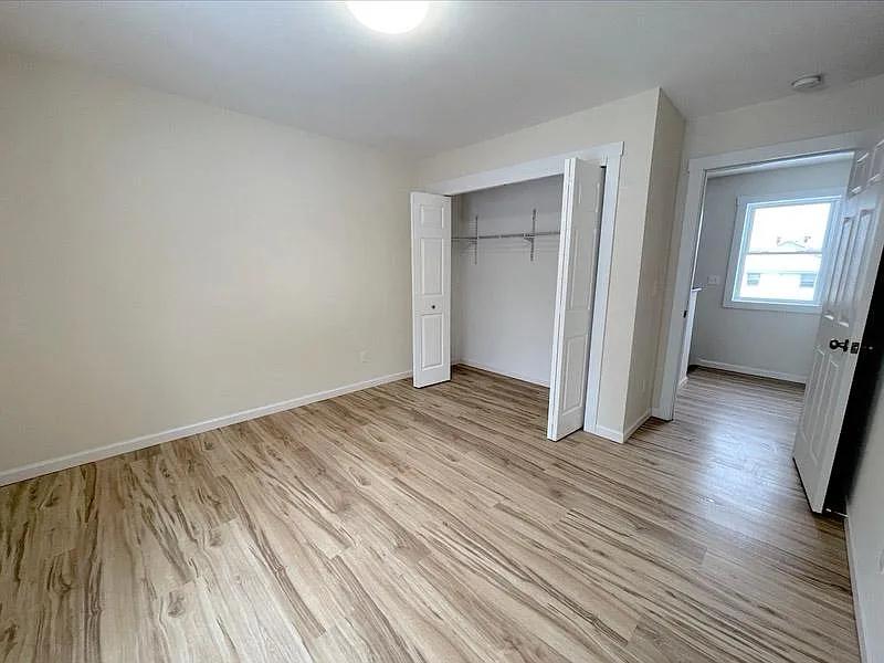 3 bed, 1.5 bath, 1100 sqft, $1,950 — Photo 4
