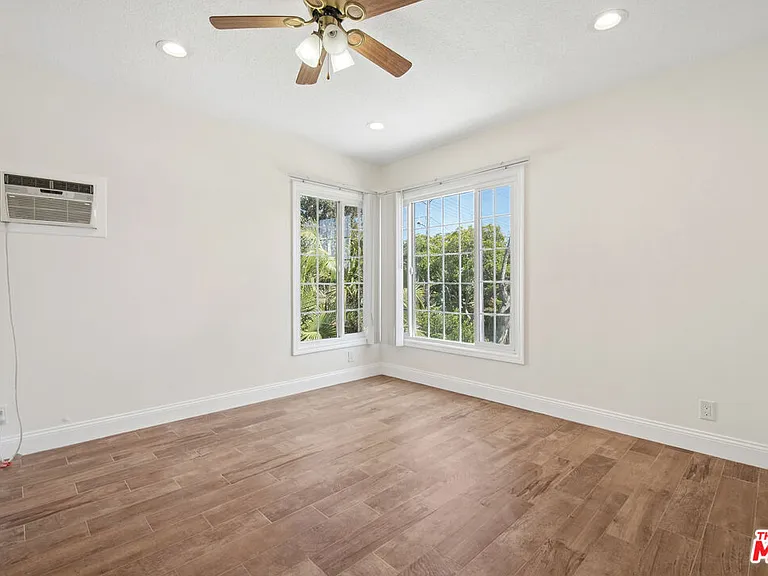 7209 Willoughby Ave #16 — Photo 13
